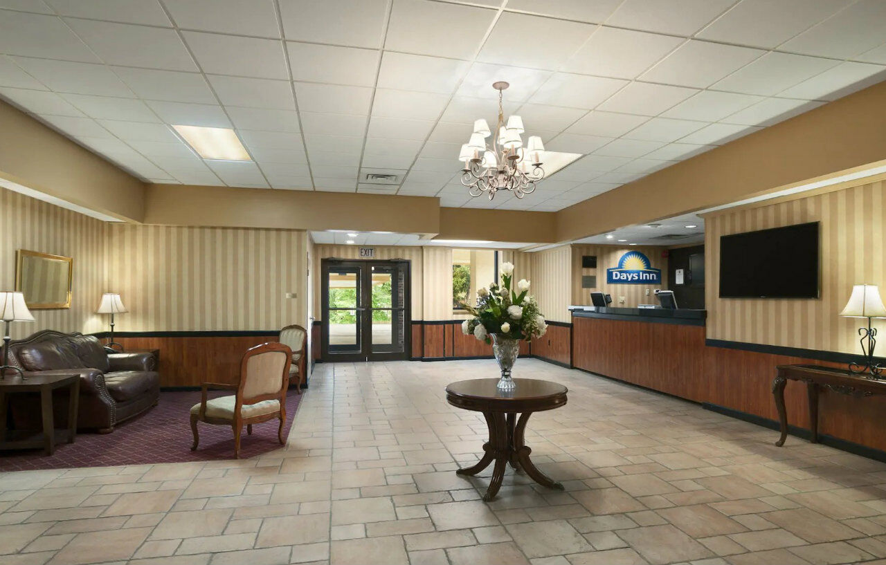 Days Inn By Wyndham Butler Conference Center Buitenkant foto